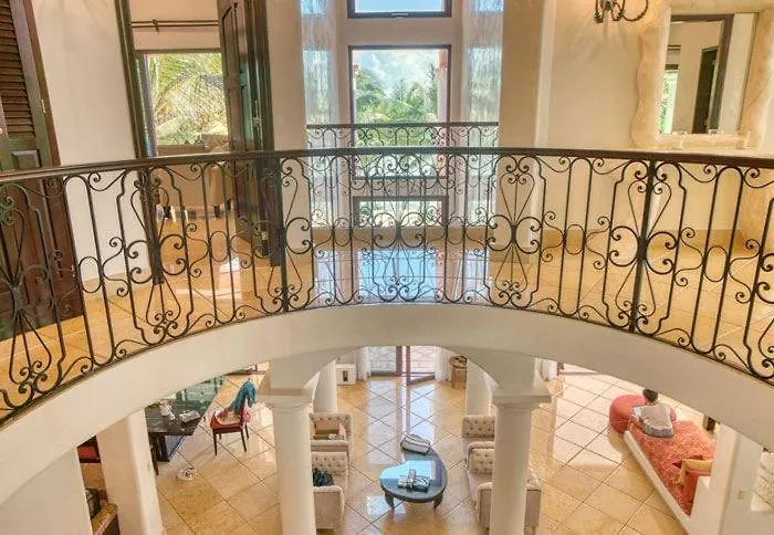 Beachfront Soliman Bay 42 Villa